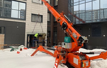 Монтаж козырька с помощью мини-крана SPX527